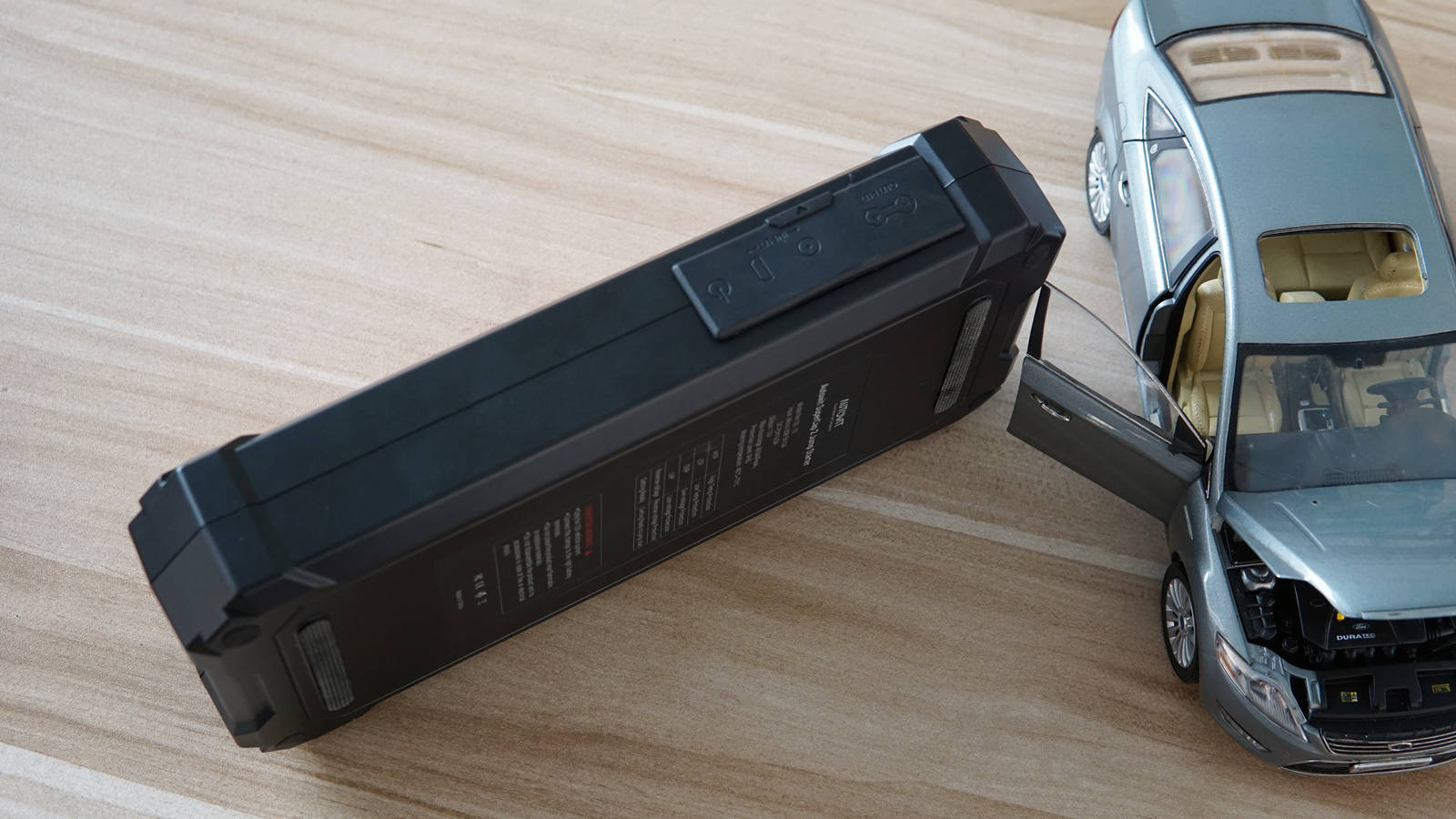 汽车启动应急电源瞬间没电了,汽车应急启动电源24v无法工作