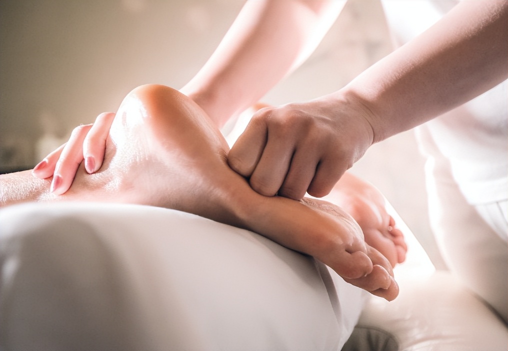 75岁男子足浴店按摩时身亡这里面可能隐藏着你不知道的医学知识医生：这些人不建议做足浴