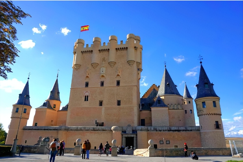 中世纪欧洲城堡防御工事体系,中世纪城堡防御系统