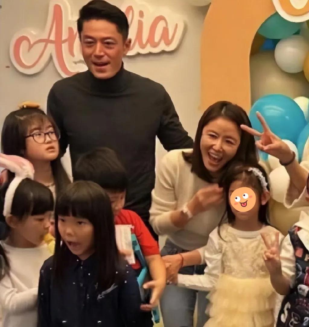 林心如霍建华为女儿庆生图片,林心如霍建华和女儿同框