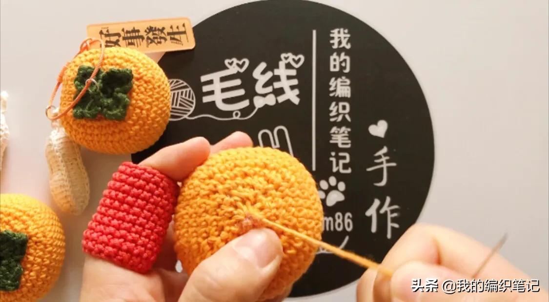 手工编织的毛线钥匙扣挂饰教程,毛线编织钥匙小挂件教程