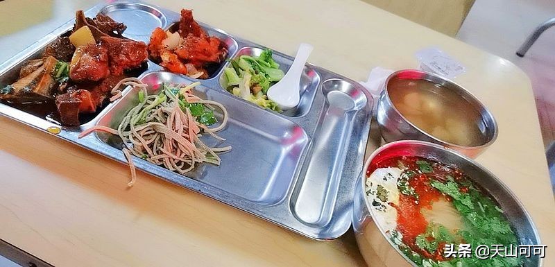 食堂大锅菜经典香酥小黄鱼,带你看看食堂中午吃什么