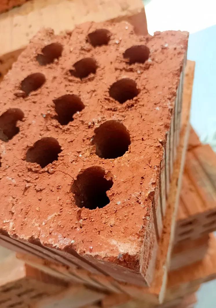 空心多孔红砖砌墙的正确方法,砌墙光滑细腻的红砖