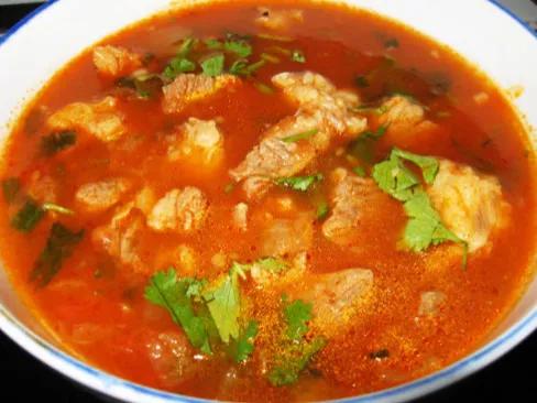 夏天怎么提前一晚做番茄牛肉汤,西红柿炖牛肉汤的营养价值及功效