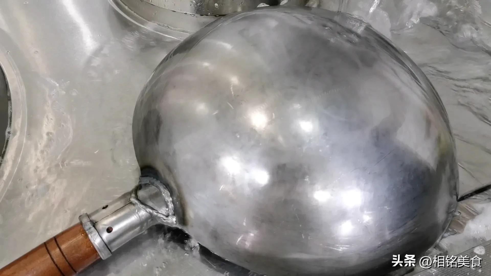 新铁锅怎样开锅小妙招视频,不粘锅的铁锅最佳开锅方法