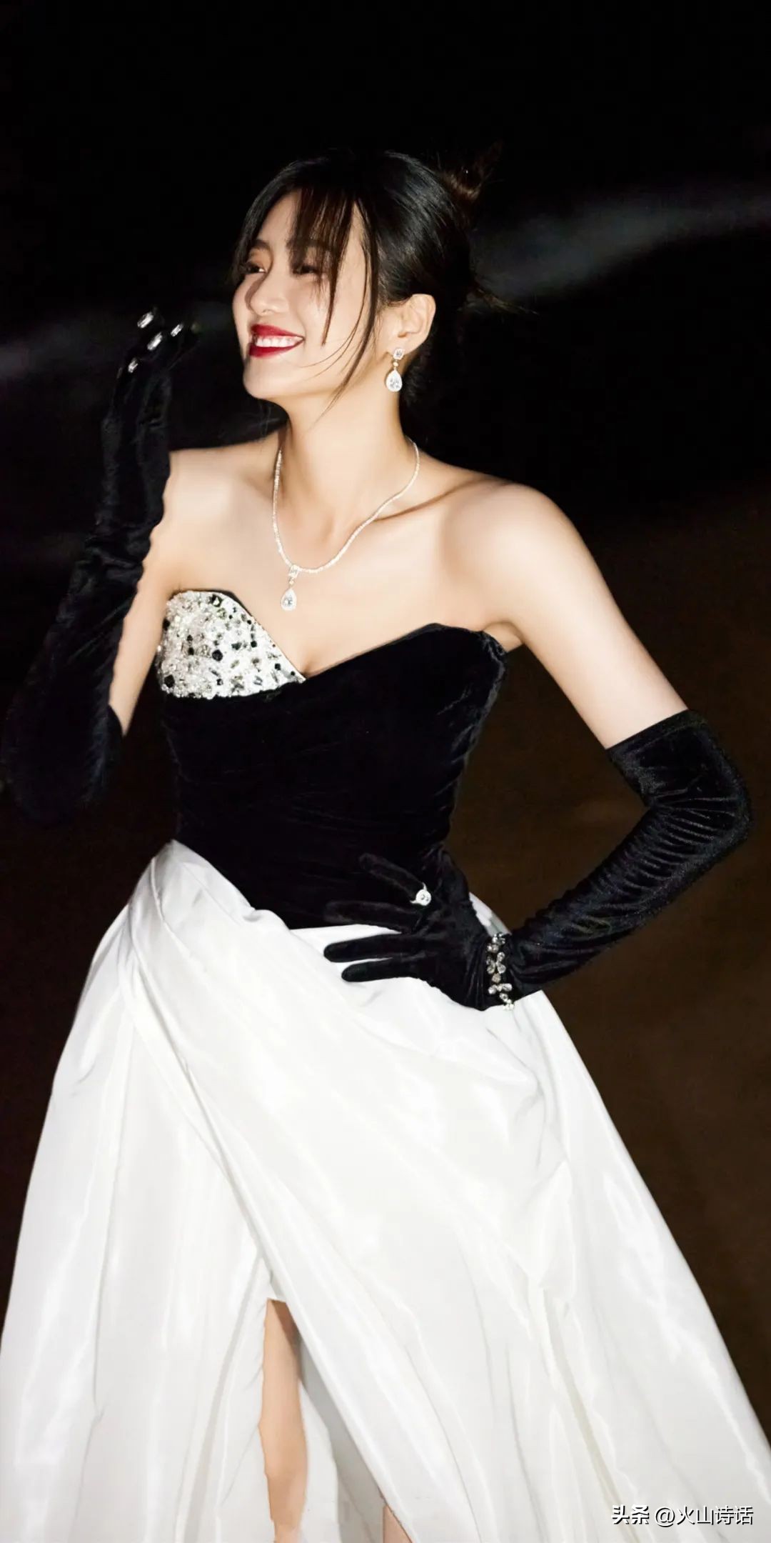 王梓薇：95后小花中的一颗新星，写真很甜很甜啊，太爱了！