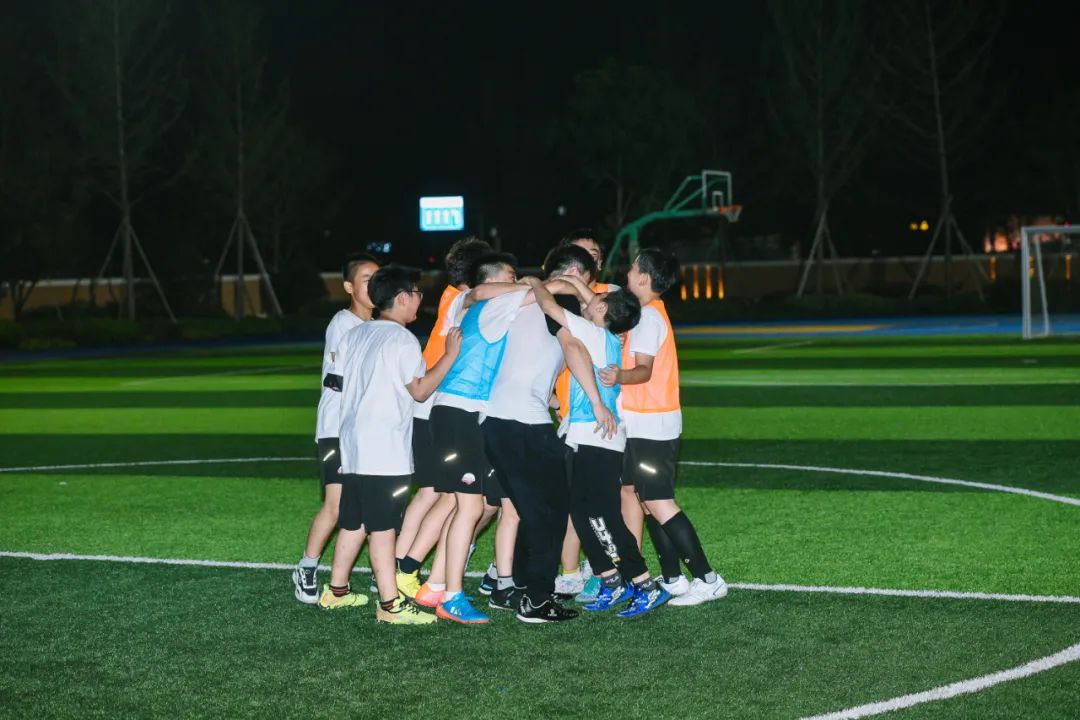 刚入足球队,刚入门踢球