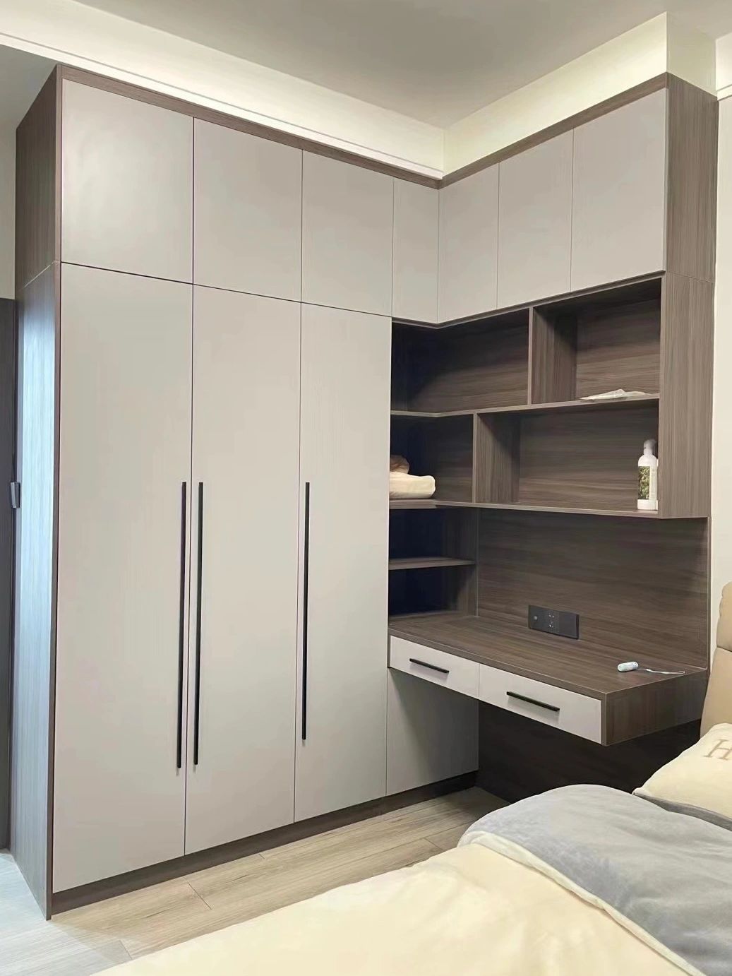 颗粒板定制衣柜优缺点,宜家衣柜定制优缺点