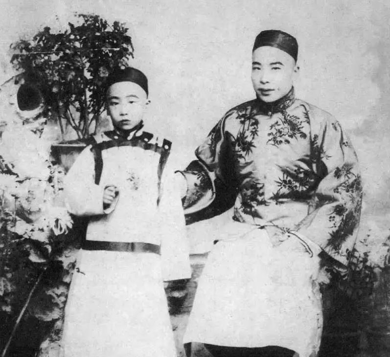 姘戝浗鏃舵湡瀛よ韩闂笂娴烽潬缁忓晢鍙戝,姘戝浗鏃舵湡鐢蜂汉