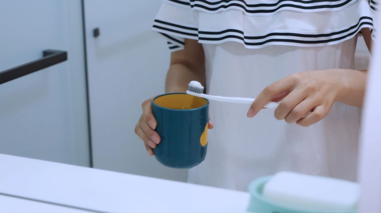 早上起床前有口臭是什么原因,长期早上起来感觉口臭是什么原因