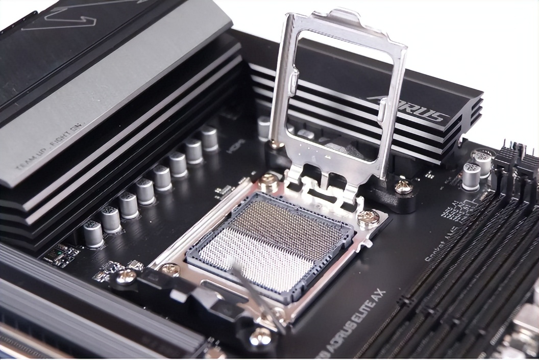 技嘉x670和b650主板区别,技嘉x670小雕支持固态pcie5.0