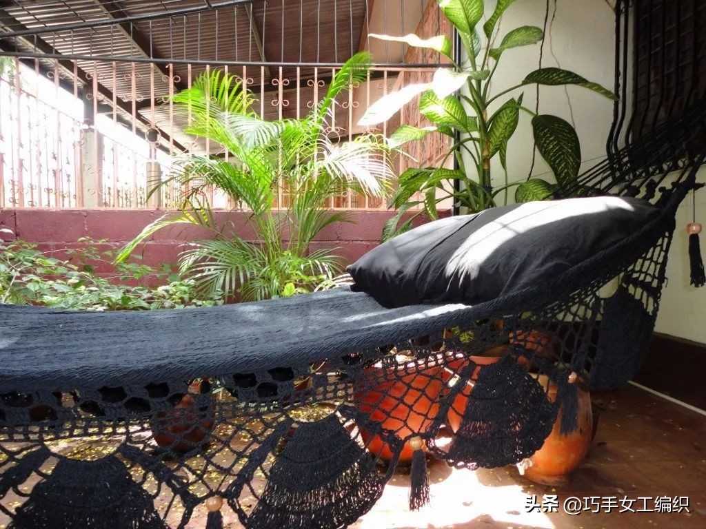 别再只会钩床罩，钩一张这样的吊床简直好用到你不信