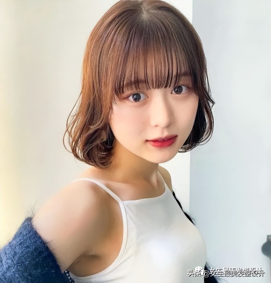 烫短发内扣的步骤,烫外翻内扣卷发教程短发