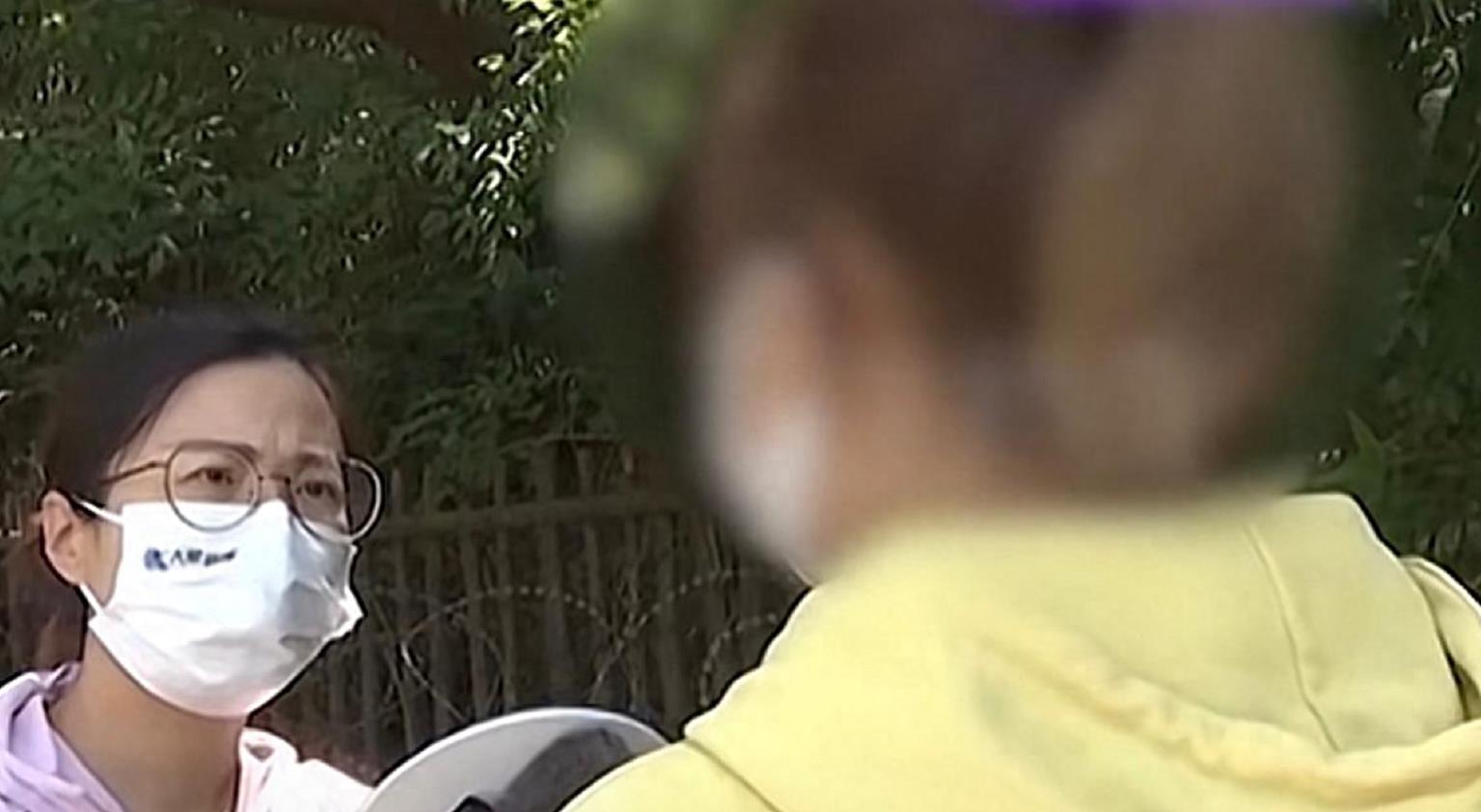 女孩看病遭猥亵摸胸扒裤子还打麻药医生几十年的名医怀疑有乳腺癌