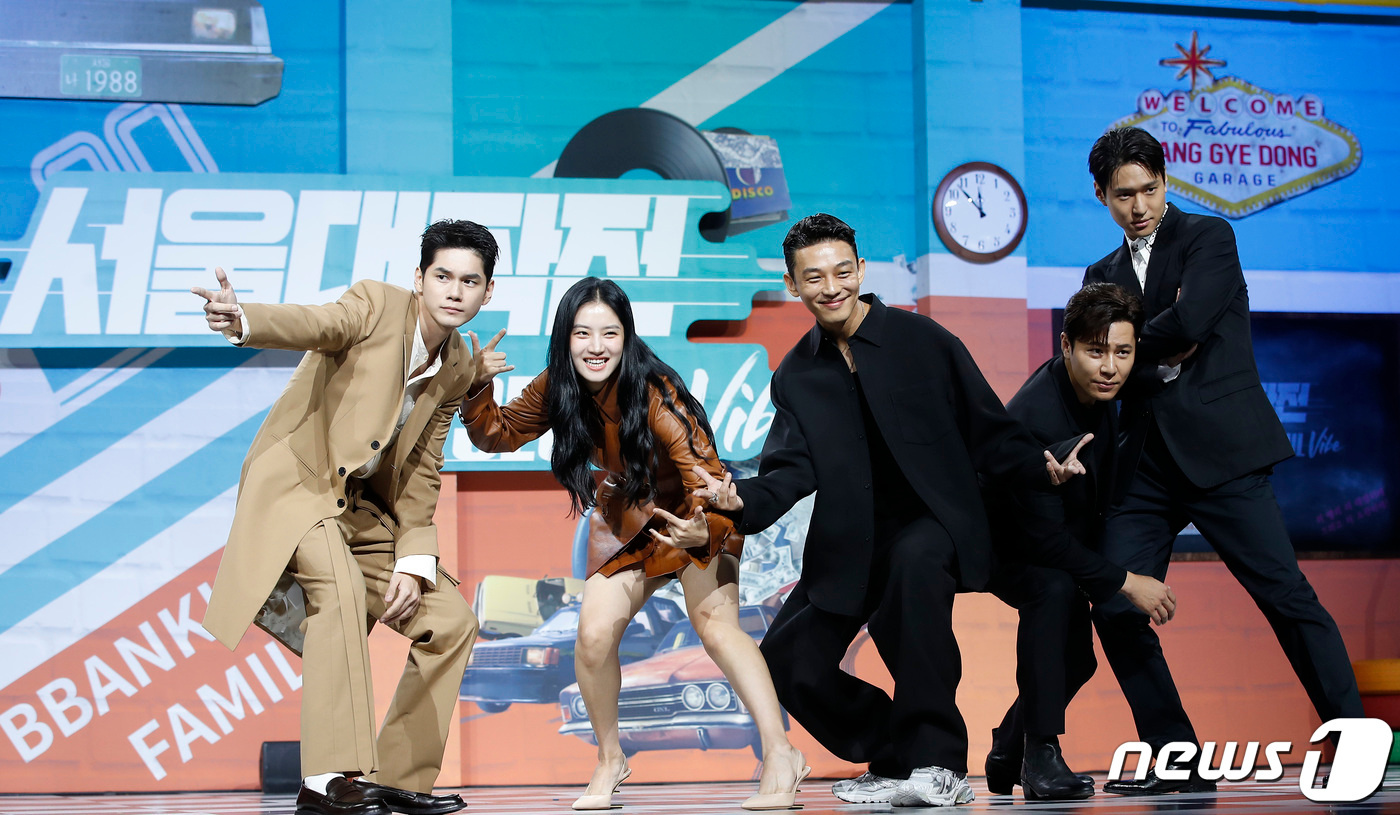 首尔大作战刘亚仁评价宋旻浩演技,刘亚仁首尔大作战有哪几套衣服