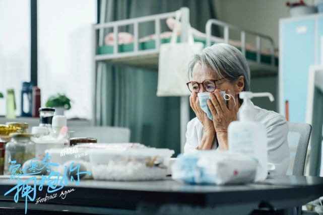 金鸡奖最佳女配角领奖,2023金鸡奖最佳女配角是谁