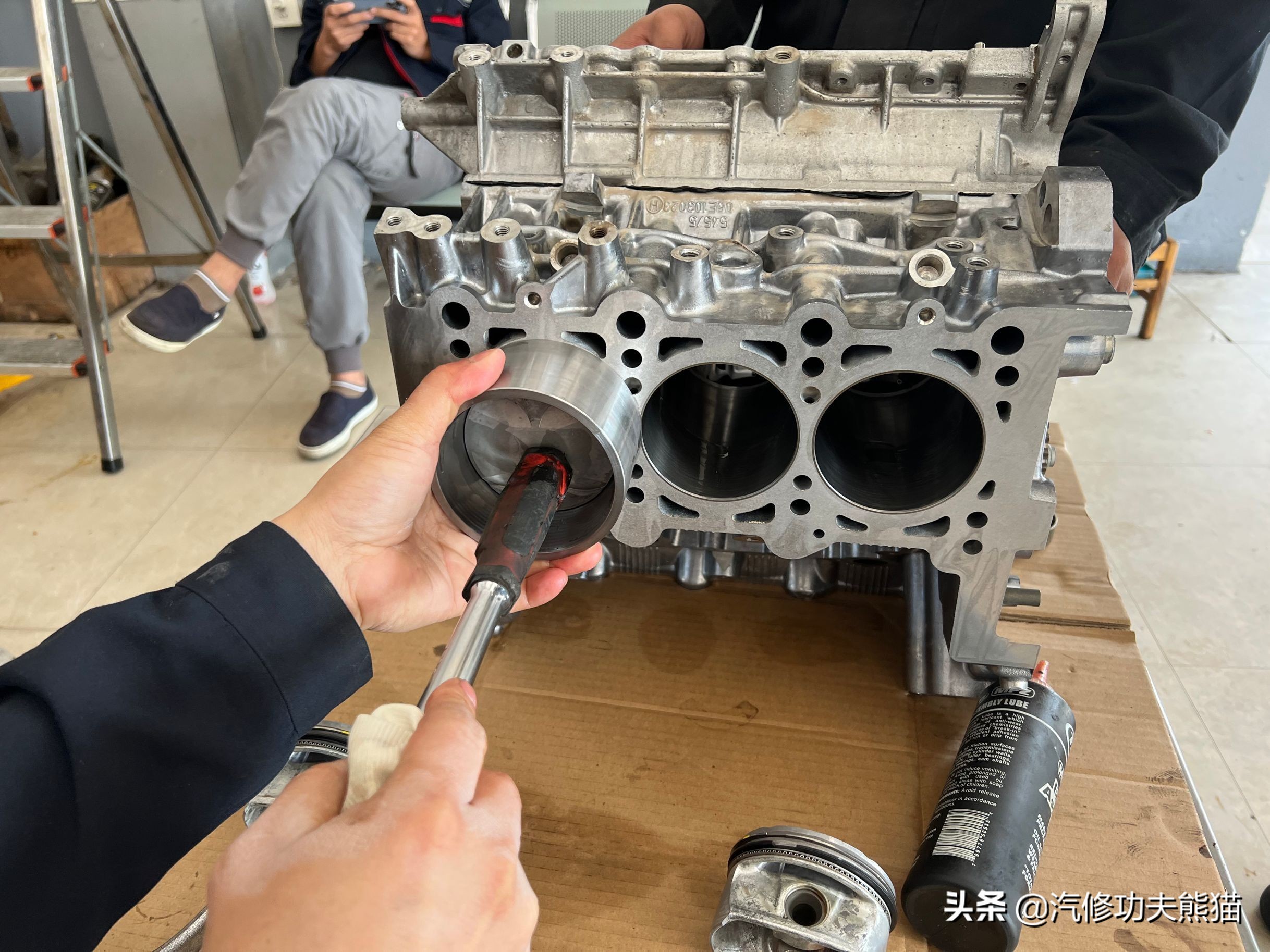 奥迪a6五百块钱,奥迪a65000公里烧一升机油维修