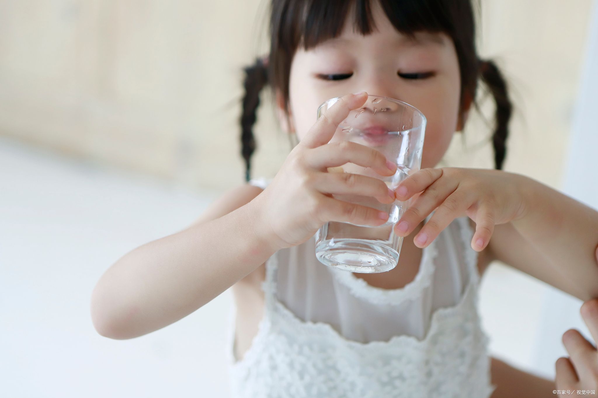 宝宝发烧一直不退精神差怎么办,宝宝发烧不退全身发热怎么办