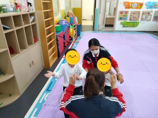 3岁宝宝拿什么咬什么是怎么回事,孩子用嘴咬东西是什么原因