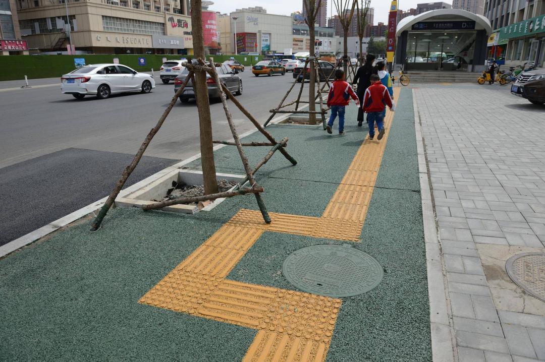 不锈钢盲道危害,不锈钢盲道怎样铺设