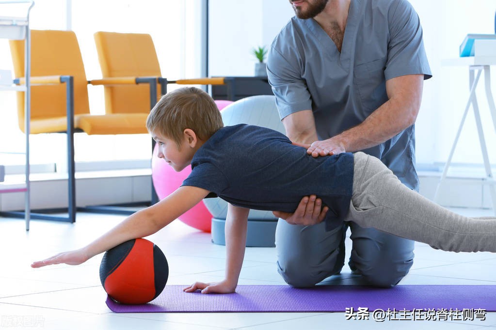 脊柱侧弯十几度有必要戴支具,17岁女孩脊柱侧弯需要佩戴支具吗