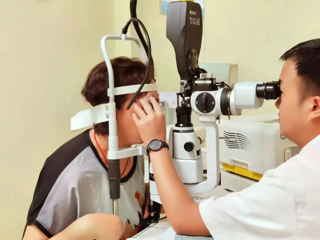 爱尔眼科医院眼底光凝术,爱尔眼科治疗眼底出血微创手术