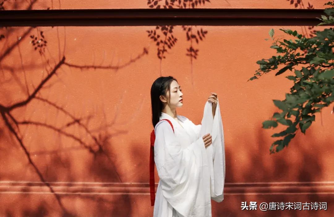 心中埋藏多少爱与愁,眉眼间满满的柔情