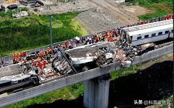 高铁速度那么快,万一遇到紧急情况怎么刹车?高铁追尾有多恐怖?
