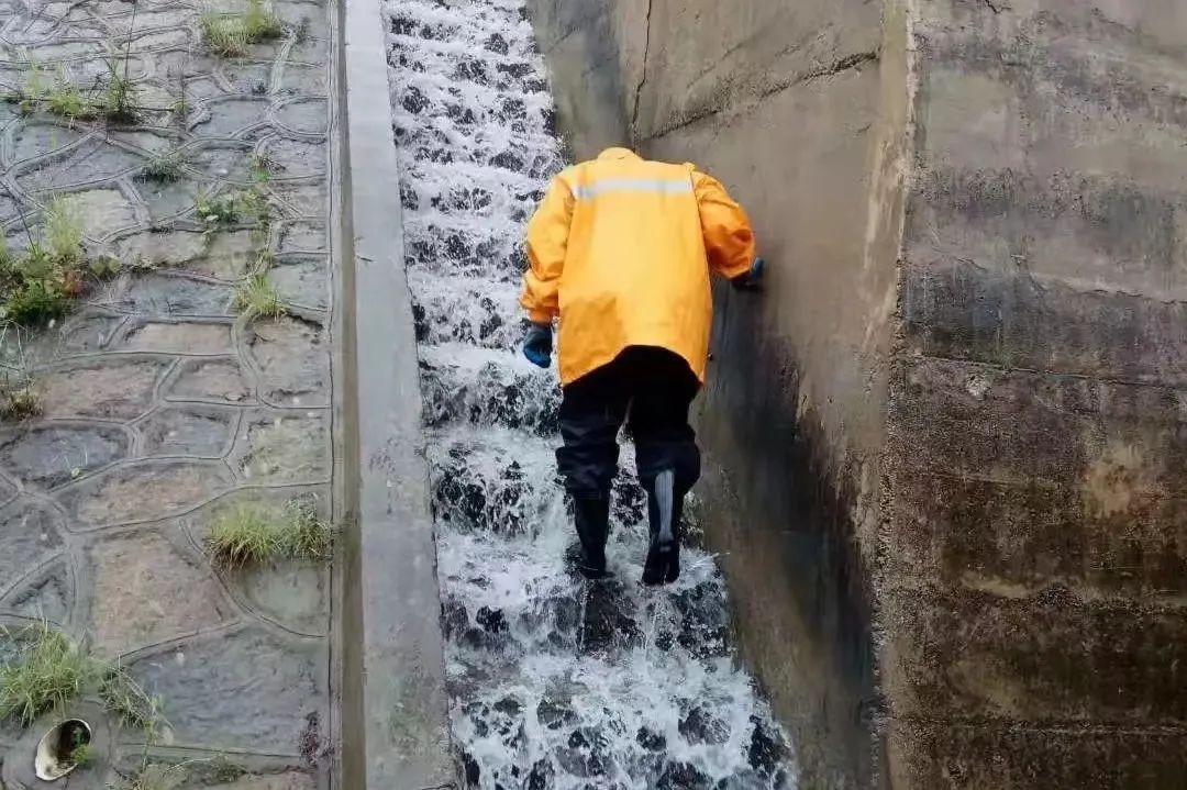 不怕风雨的雨衣,迎接风雨有底气才无所畏惧