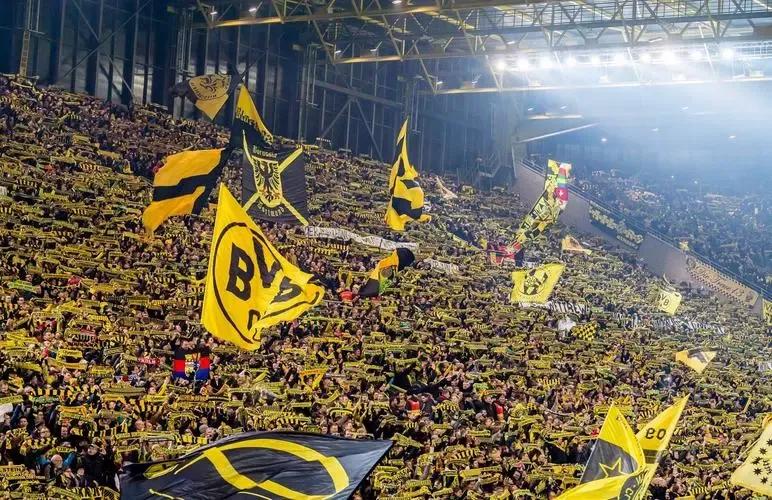 威斯特伦球场的球迷,威斯特伦法球场在哪个地区