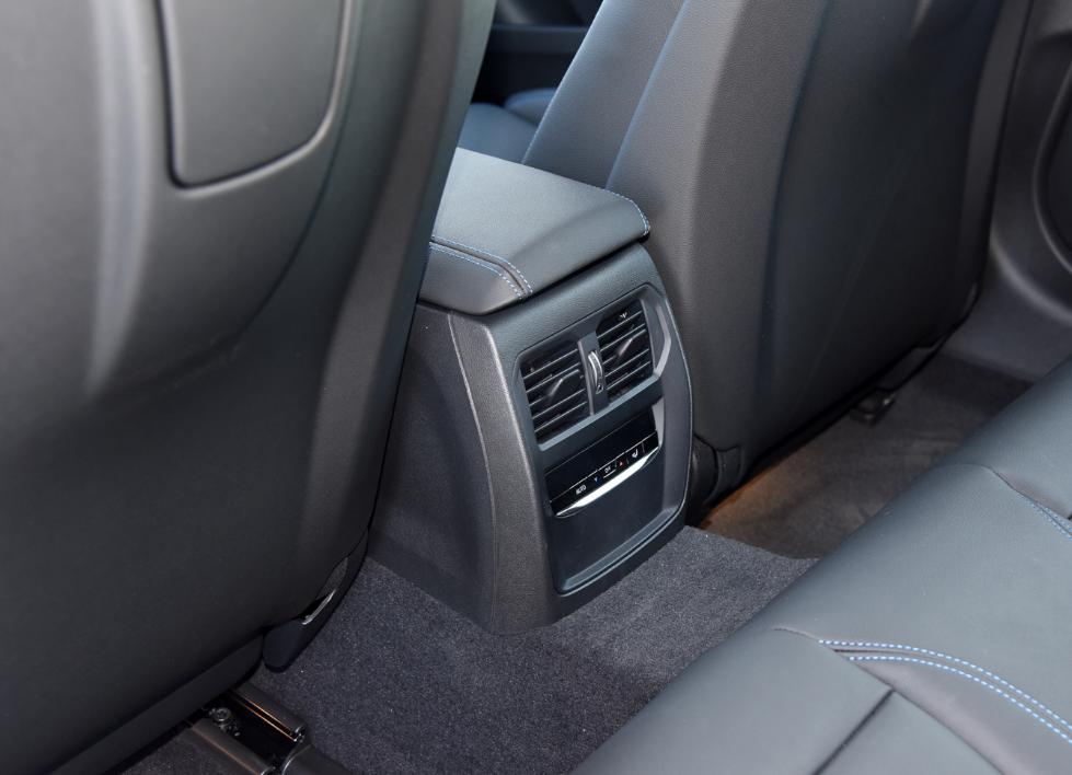 宝马i4m50真实续航测试,宝马i4试驾评测m40