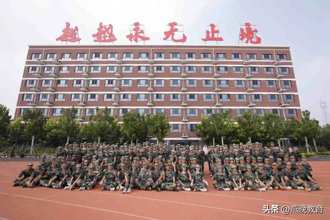 学生训练有热度，老师陪伴有温度，沧州英华入学教育尽显教师关怀