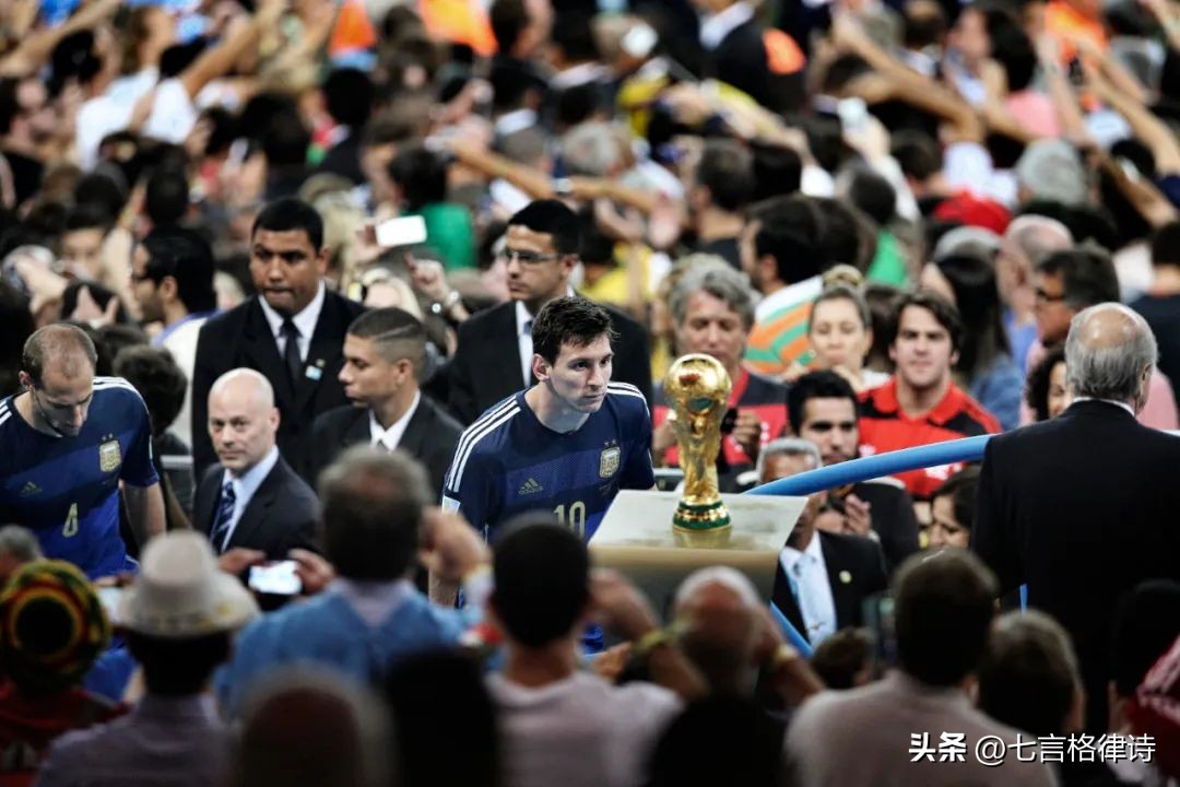 卡塔尔世界杯贺炜解说词1000字,卡塔尔世界杯中国最牛解说员