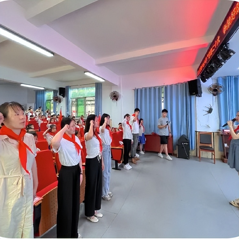 南康赤土民族小学,南康区赤土民族中心小学六年级