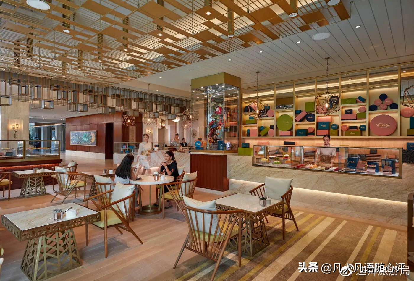 展开迪拜的这把“东方折扇”