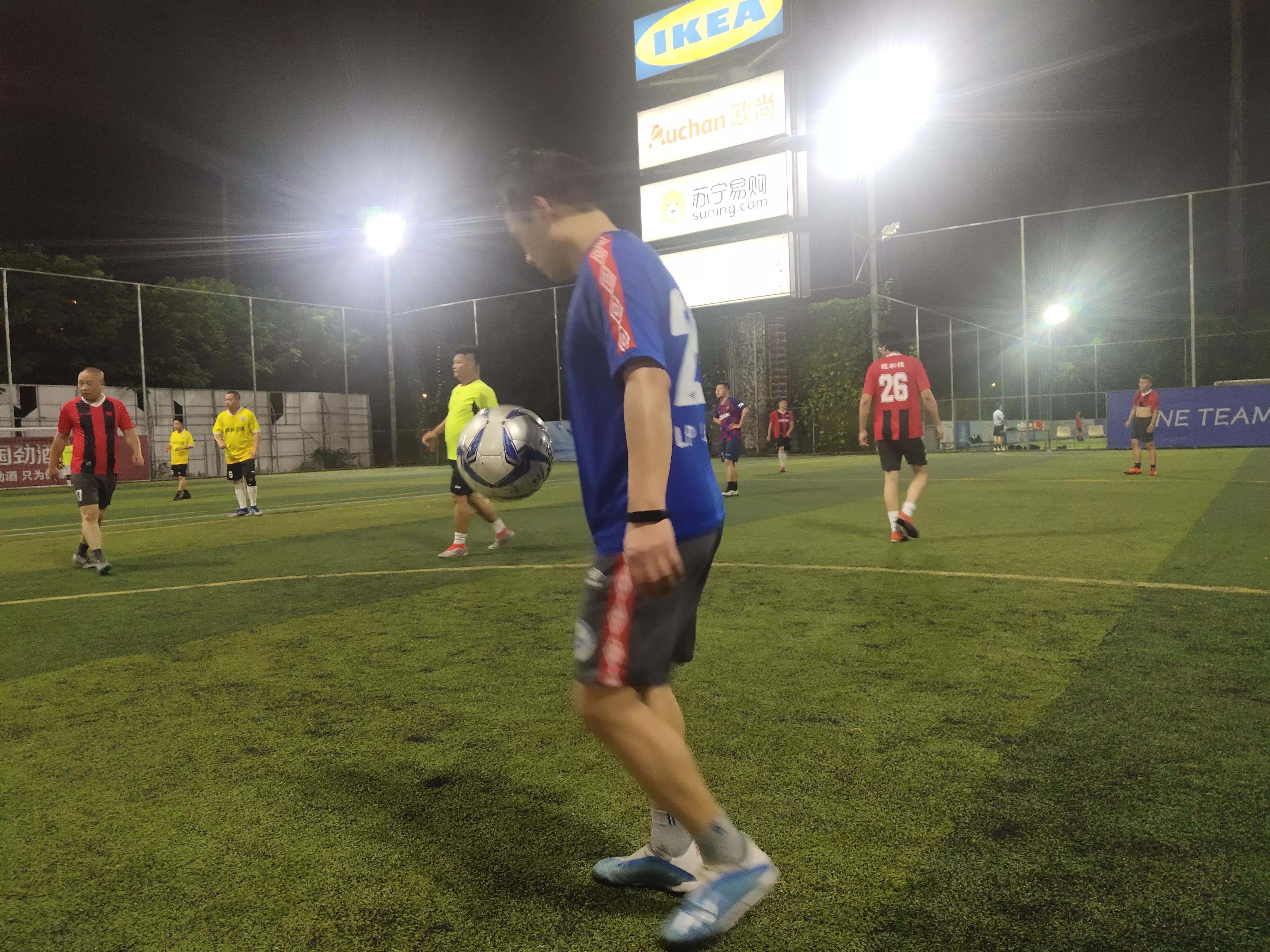 业余足球边锋怎么踢,如何踢业余足球联赛