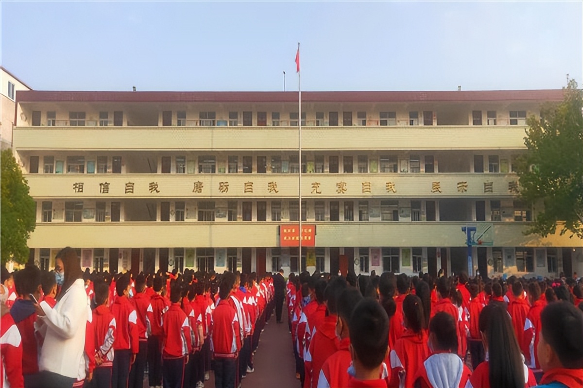 做好事守纪律，我为班级争荣誉-----南阳市37小学第10周升旗仪式