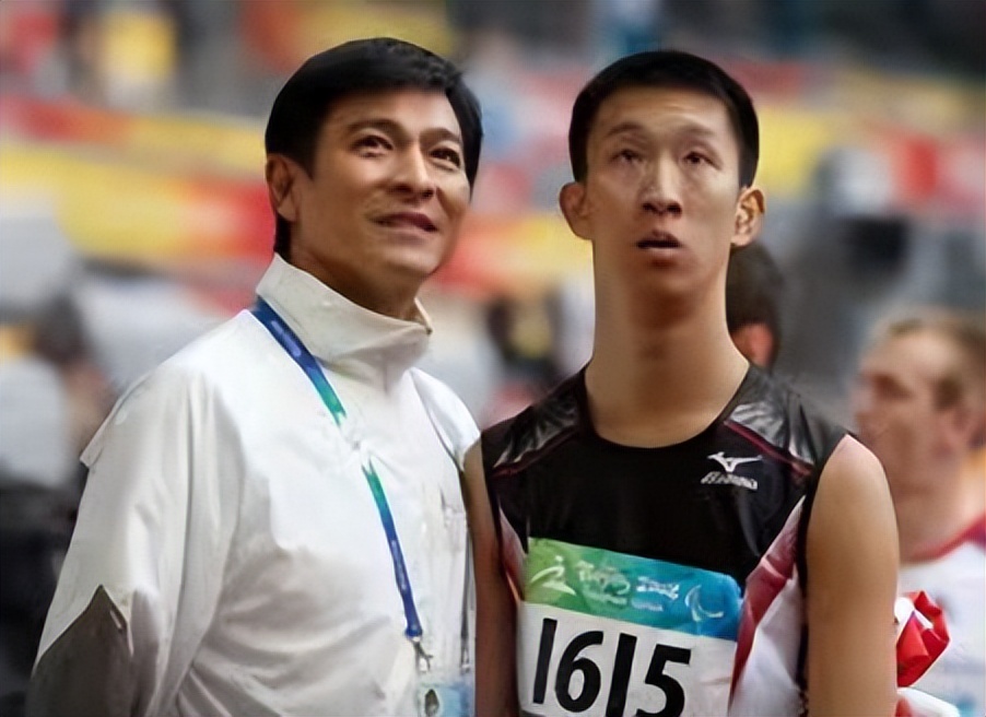 苏桦伟打破哪些残奥会世界纪录,苏桦伟北京夺冠后拥抱刘德华