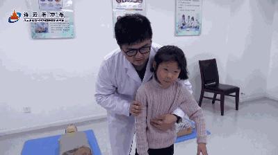 异物卡喉的急救方法海姆立克案例,异物卡喉海姆立克急救法