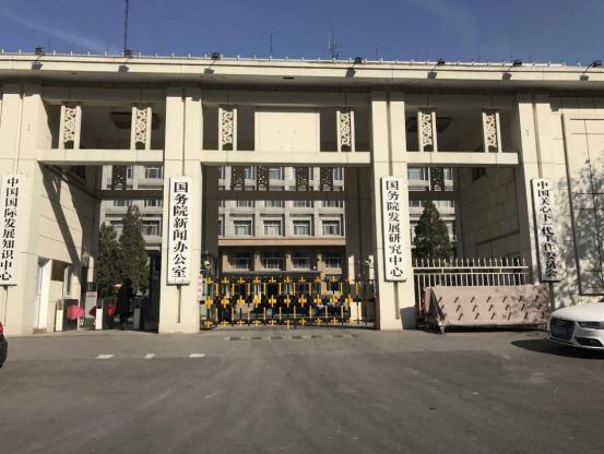 2008北京奥运前夕，中国有网民呼吁*制抵**家乐福，白岩松：我不支持