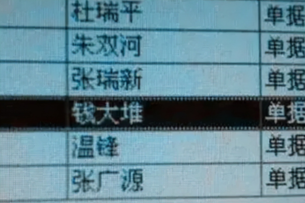 湖北女大学生上网课,武汉一大二女生上网课