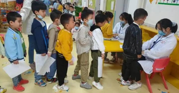 幼儿园入园准备物品清单动画,幼儿园新生入园必备物品清单图片