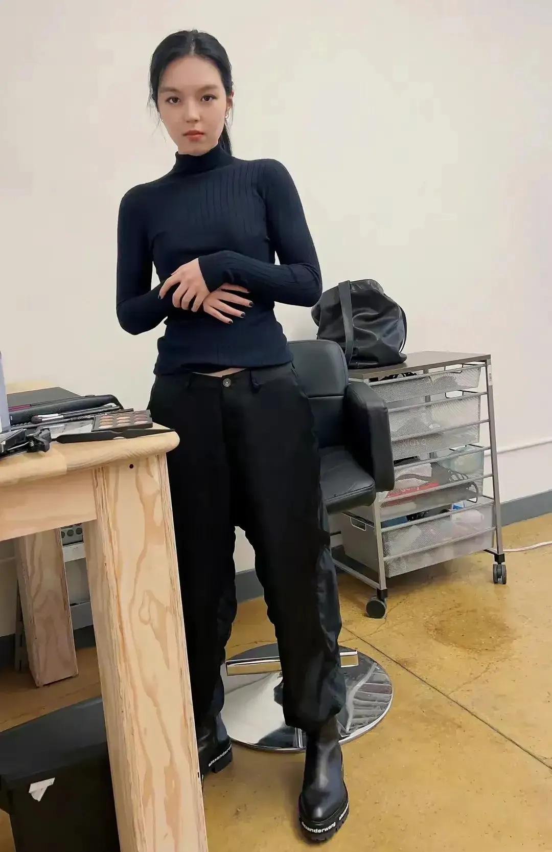 哈文多年后再回国晒照感叹回家好,哈文回国后感动视频