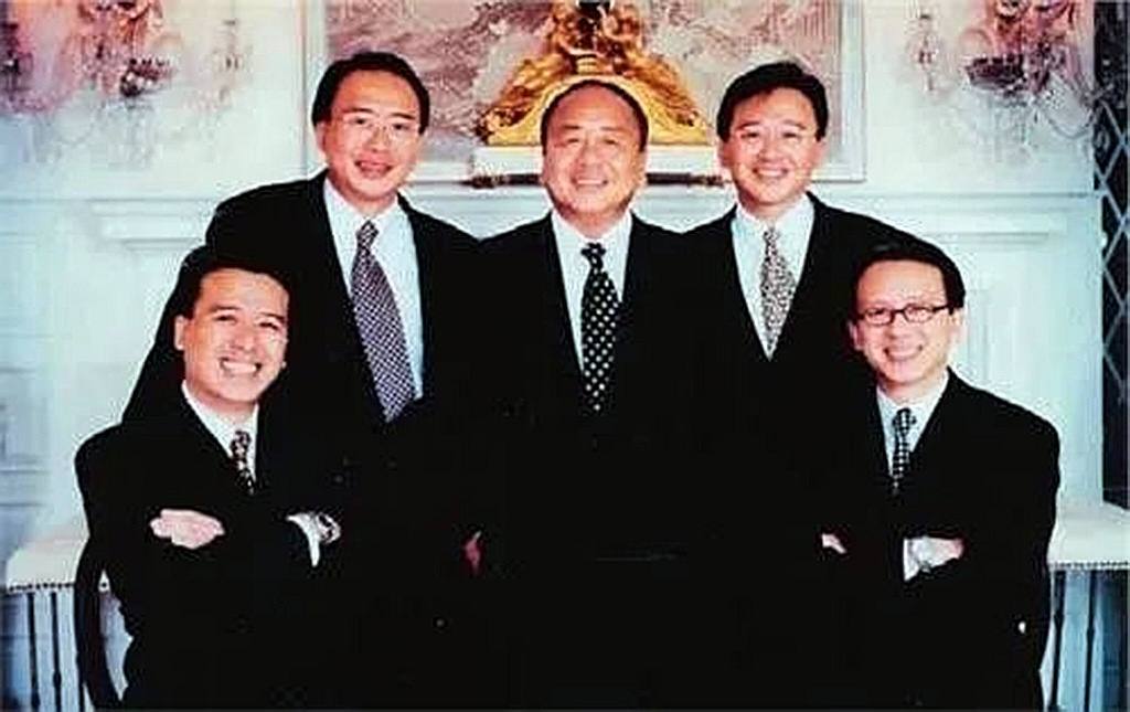 穷小子打拼十年成了亿万富翁,穷小子靠打拼成亿万富翁