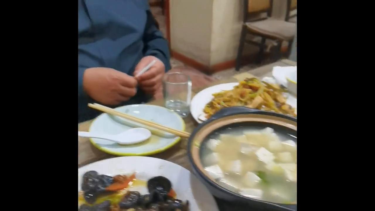 85年的农民创业年收入10亿,开油饼店一年能赚多少钱