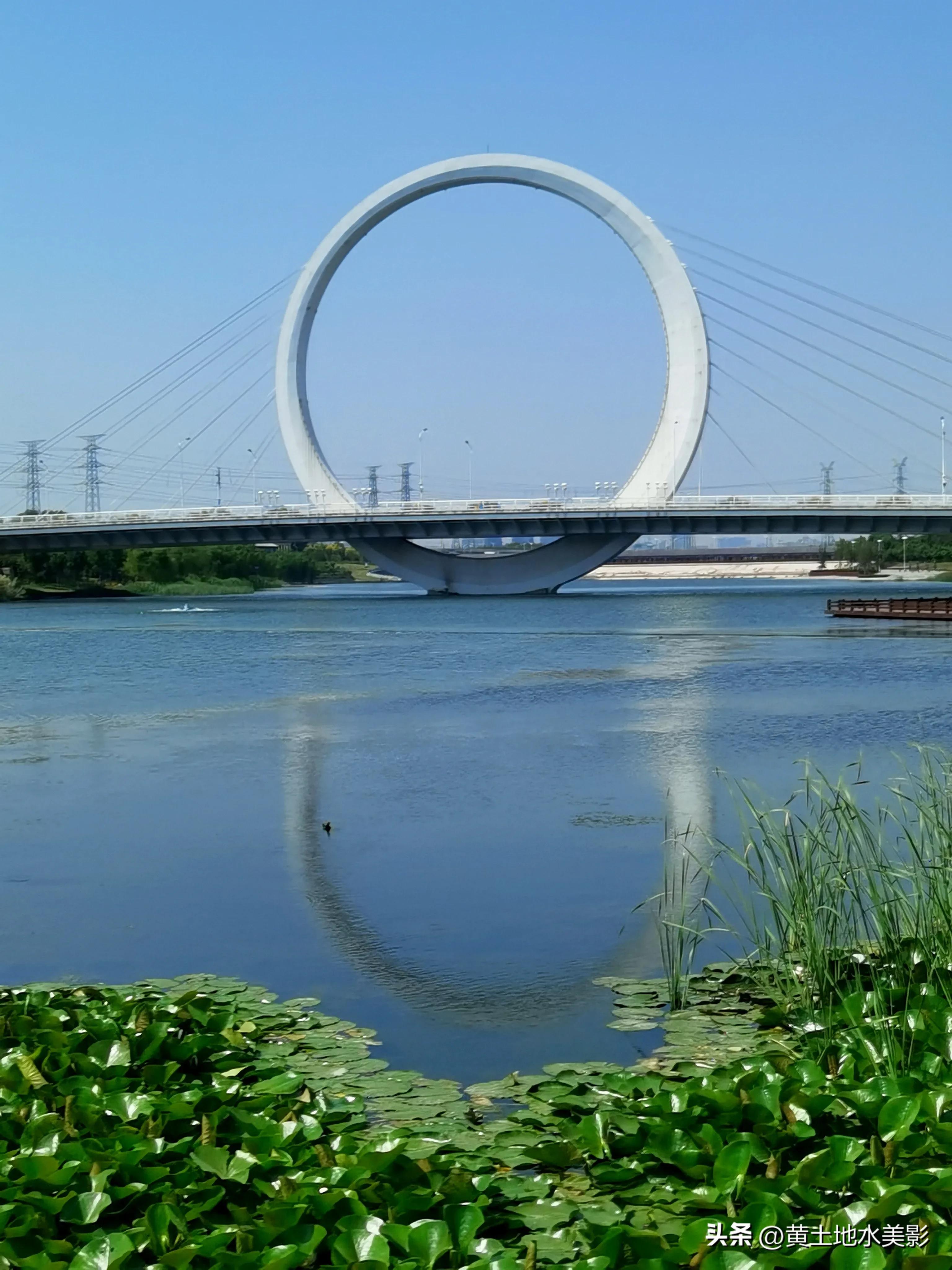 在郑州绕着蝶湖看风光，一枚大戒指吸睛八方客，它究竟有多美？