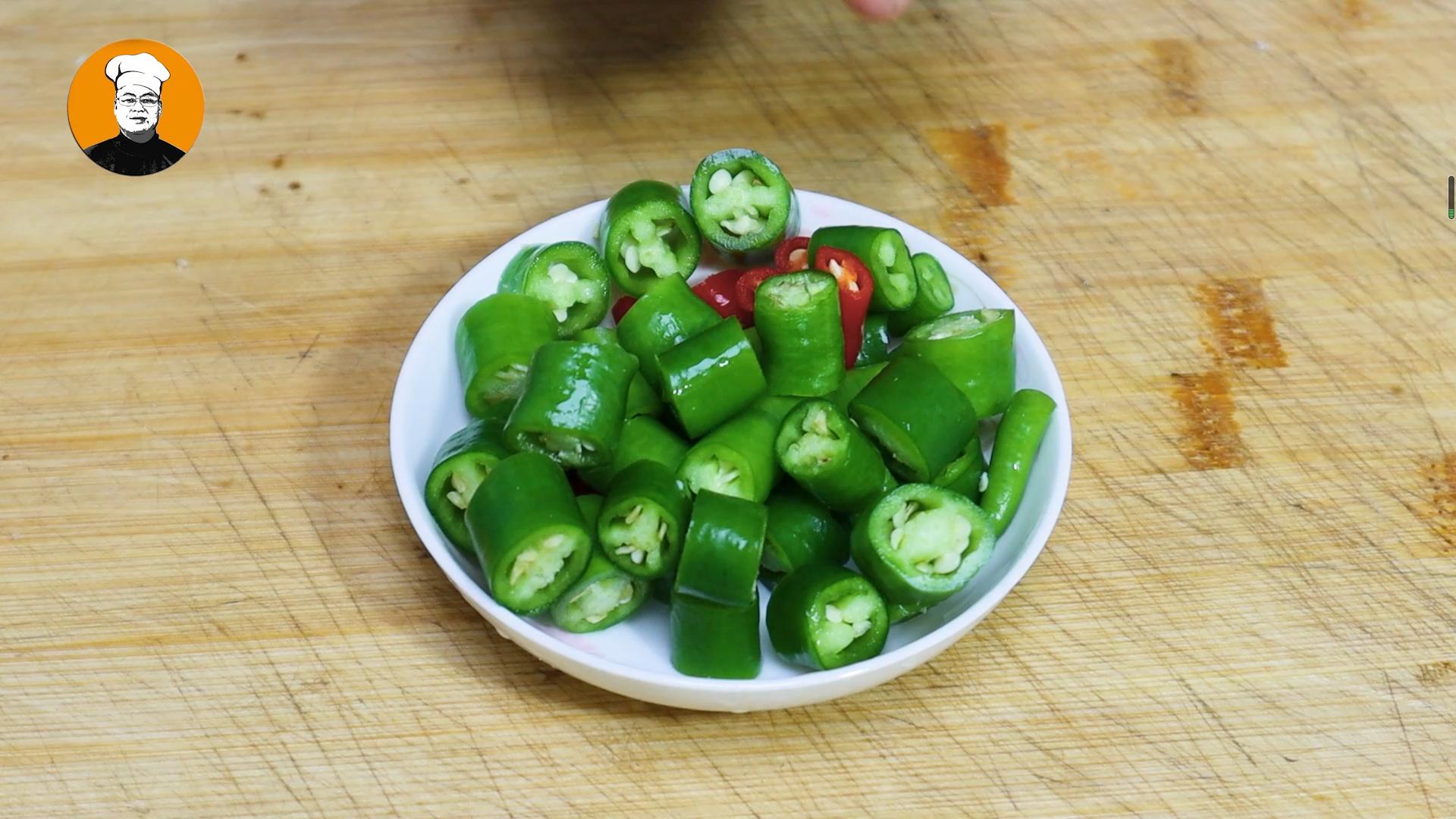 炒花菜不发黑的方法,炒花菜第一步不焯水怎么办