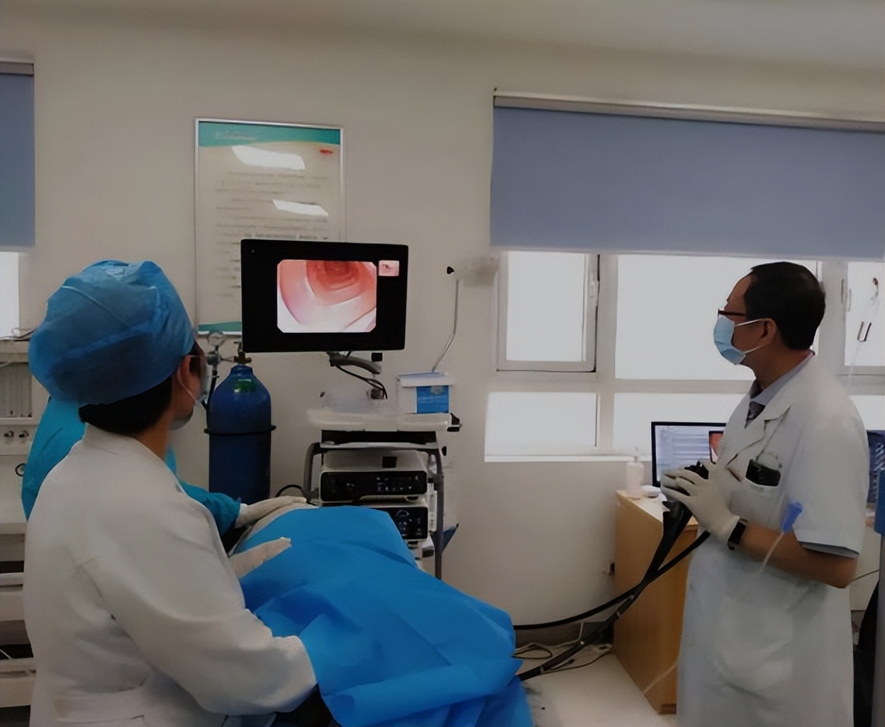 男医生做肠镜会难为情不,男医生给自己做肠镜