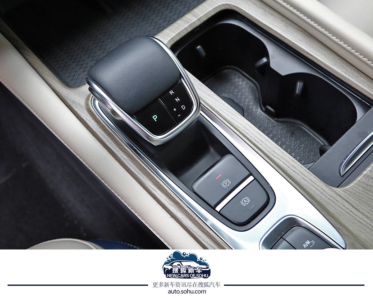 奇瑞艾瑞泽8对比长安uni-v,奇瑞艾瑞泽82.0t试驾