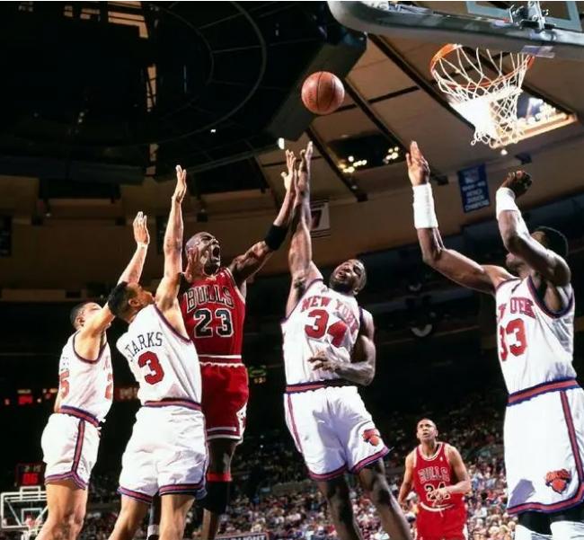 连得17分，硬气！被逆转之王曾经正面硬刚篮球之神，最后被教做人